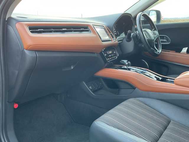 ホンダ ヴェゼル ハイブリッド Z ホンダセンシング 新潟県 2016(平28)年 9.1万km ルーセブラックM 4WD/純正SDナビ(VXM-164VFi)/CD/DVD/BT/フルセグテレビ/バックカメラ/ETC/衝突被害軽減ブレーキ/レーンキープアシスト/レーダークルーズコントロール/半革シート/シートヒーター/パドルシフト/ステアリングスイッチ/スマートキー/プッシュスタート/LEDヘッドライト/オートライト/フォグランプ/純正17インチアルミホイール