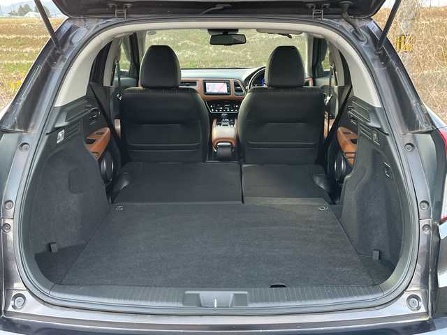 ホンダ ヴェゼル ハイブリッド Z ホンダセンシング 新潟県 2016(平28)年 9.1万km ルーセブラックM 4WD/純正SDナビ(VXM-164VFi)/CD/DVD/BT/フルセグテレビ/バックカメラ/ETC/衝突被害軽減ブレーキ/レーンキープアシスト/レーダークルーズコントロール/半革シート/シートヒーター/パドルシフト/ステアリングスイッチ/スマートキー/プッシュスタート/LEDヘッドライト/オートライト/フォグランプ/純正17インチアルミホイール