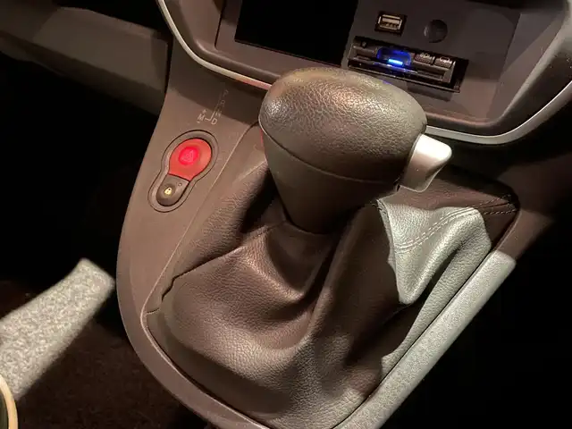 ルノー カングー ゼン 愛知県 2018(平30)年 3.9万km マロンショコラM 社外メモリナビ/フルセグTV /CD/DVD再生/Bluetooth/エコモード/ヘッドライトレベライザー/アイドリングストップ/キーレス/両側スライドドア/純正フロアマット/レザー調シートカバー/クルーズコントロール/ETC