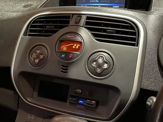 ルノー カングー ゼン 愛知県 2018(平30)年 3.9万km マロンショコラM 社外メモリナビ/フルセグTV /CD/DVD再生/Bluetooth/エコモード/ヘッドライトレベライザー/アイドリングストップ/キーレス/両側スライドドア/純正フロアマット/レザー調シートカバー/クルーズコントロール/ETC