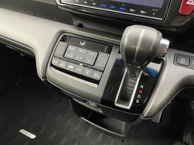 ホンダ ステップワゴン スパーダ ホンダセンシング 埼玉県 2017(平29)年 3.1万km プレミアムスパークルブラックパール 純正9インチナビ/ CD DVD 地デジ Bluetooth/バックカメラ/フリップダウンモニター/ホンダセンシング/アダプティブクローズコントロール/レーンキープアシスト/ビルトインETC/ドライブレコーダー/両側パワースライドドア/わくわくゲート/スマートキーシステム/純正LEDヘッドライト