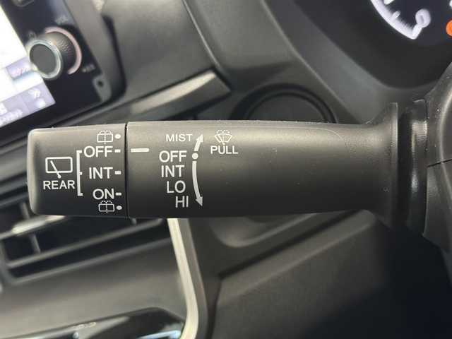 ホンダ ＷＲ－Ｖ Z+ 三重県 2024(令6)年 0.1万km未満 プラチナホワイトパール ガソリン/FF/CVT/登録済未使用車（登録時走行20km）　/純正9型ナビ LXM-242ZFNi/・（FM/AM/TV/CarPlay/AndroidAuto/Bluetooth/交通情報）　/バックカメラ　/Honda SENSING　/・CMBS　衝突軽減ブレーキ　/・ACC　アダプティブクルーズ　/・LKAS　車線維持支援システム　/・前後パーキングセンサーシステム　/・路外逸脱抑制機能　/・標識認識機能　/・オートハイビーム機能　/・先行車発進お知らせ機能　/装備/・ルーフレール　/・ハーフレザーシート　/・オートエアコン/・オートライト/・LED ヘッドライト＋フロントフォグライト/・パドルシフト　/・純正17inAW　/・保/取/ナビ取　/・スマートキーx2/DN登録時走行20km　