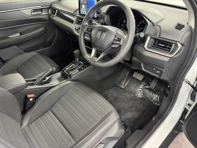 ホンダ ＷＲ－Ｖ Z+ 三重県 2024(令6)年 0.1万km未満 プラチナホワイトパール ガソリン/FF/CVT/登録済未使用車（登録時走行20km）　/純正9型ナビ LXM-242ZFNi/・（FM/AM/TV/CarPlay/AndroidAuto/Bluetooth/交通情報）　/バックカメラ　/Honda SENSING　/・CMBS　衝突軽減ブレーキ　/・ACC　アダプティブクルーズ　/・LKAS　車線維持支援システム　/・前後パーキングセンサーシステム　/・路外逸脱抑制機能　/・標識認識機能　/・オートハイビーム機能　/・先行車発進お知らせ機能　/装備/・ルーフレール　/・ハーフレザーシート　/・オートエアコン/・オートライト/・LED ヘッドライト＋フロントフォグライト/・パドルシフト　/・純正17inAW　/・保/取/ナビ取　/・スマートキーx2/DN登録時走行20km　