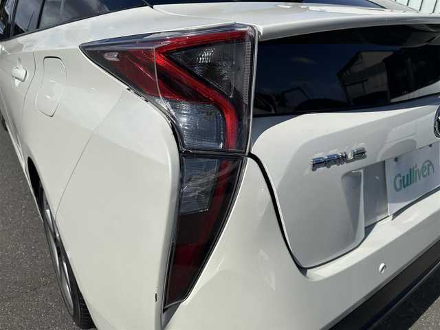 トヨタ プリウス Sセーフティプラス 茨城県 2018(平30)年 1.6万km アティチュードブラックマイカ/ホワイトパールクリスタルシャイン 純正ナビ/【AM・FM・CD・DVD・TV・SD・BT】/パーキングアシスト/レーダークルコン/ETC/Bカメラ/前方ドラレコ/前後コーナーセンサー/ステリモ/フロアマット/純正アルミホイール/電格ミラー/ウインカーミラー/ドアバイザー/オートライト/オートハイビーム/Fフォグ/LEDライト