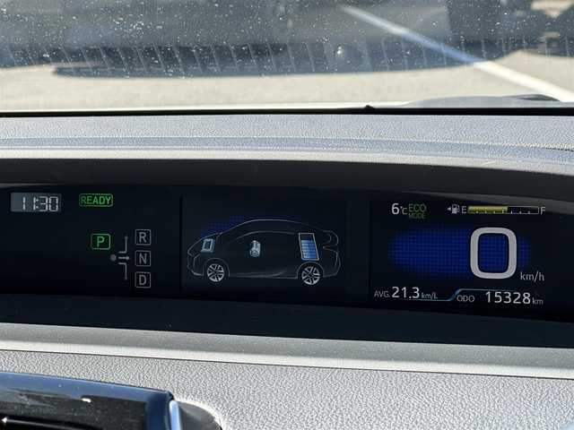 トヨタ プリウス Sセーフティプラス 茨城県 2018(平30)年 1.6万km アティチュードブラックマイカ/ホワイトパールクリスタルシャイン 純正ナビ/【AM・FM・CD・DVD・TV・SD・BT】/パーキングアシスト/レーダークルコン/ETC/Bカメラ/前方ドラレコ/前後コーナーセンサー/ステリモ/フロアマット/純正アルミホイール/電格ミラー/ウインカーミラー/ドアバイザー/オートライト/オートハイビーム/Fフォグ/LEDライト