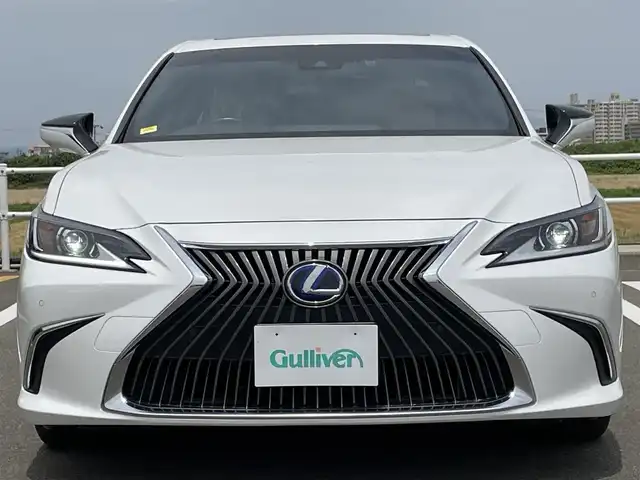 レクサス ＥＳ 300h 佐賀県 2020(令2)年 6.5万km ソニッククォーツ サンルーフ/レーダークルーズコントロール/プリクラッシュブレーキ/クリアランスソナー/ブラインドスポットモニター/リアクロストラフィックアラート/純正12.3インチナビ/・フルセグTV/CD/DVD/Bluetooth/バックカメラ/ビルトインETC2.0/電子パーキングブレーキ/レザーシート/D+N席パワーシート/D+N席シートヒーター・エアシート/ステアリングヒーター/ステアリングリモコン/純正17インチアルミホイール/純正LEDヘッドライト/ウィンカーミラー/プッシュスタート