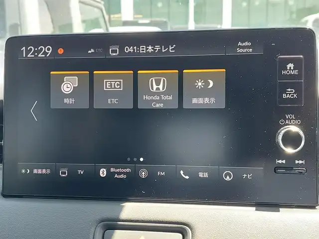 ホンダ ヴェゼル ハイブリッド e:HEV Z 東京都 2025(令7)年 0.1万km未満 プラチナホワイトパール 登録済未使用車/純正ナビ/バックカメラ/ビルトインETC/パワーバックドア/電動パーキングブレーキ/オートホールドブレーキ/路外逸脱抑制機能/ブラインドスポットインフォメーション/踏み間違い衝突軽減システム/衝突軽減ブレーキ/クリアランスソナー/革巻きステアリング/アダプティブクルーズコントロール/ステアリングヒーター/ステアリングリモコン/パドルシフト/ハーフレザーシート/シートヒーター/LEDヘッドライト/フォグランプ/オートヘッドライト/USB充電/置くだけ充電/カーテンエアバッグ/オートリトラーミラー/スペアキー