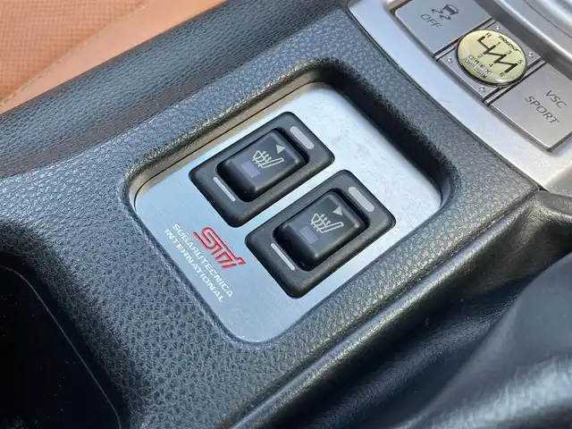 スバル ＢＲＺ プレミアムスポーツパッケージ 静岡県 2014(平26)年 6.8万km ライトニングレッド 社外メモリーナビ(AVIC-MRZ099W)/　AM　FM　CD　DVD　Bluetooth SD /フルセグTV/ETC/スマートキー×２/革巻きステアリング/シートヒーター/STi専用17インチアルミホイール/HIDオートヘッドライト/STiエアロ/６速MT/バックモニター/オレンジ＆ブラックレザーシート
