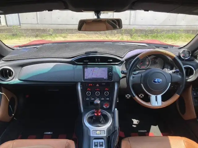 スバル ＢＲＺ プレミアムスポーツパッケージ 静岡県 2014(平26)年 6.8万km ライトニングレッド 社外メモリーナビ(AVIC-MRZ099W)/　AM　FM　CD　DVD　Bluetooth SD /フルセグTV/ETC/スマートキー×２/革巻きステアリング/シートヒーター/STi専用17インチアルミホイール/HIDオートヘッドライト/STiエアロ/６速MT/バックモニター/オレンジ＆ブラックレザーシート