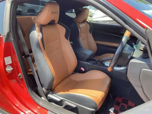 スバル ＢＲＺ プレミアムスポーツパッケージ 静岡県 2014(平26)年 6.8万km ライトニングレッド 社外メモリーナビ(AVIC-MRZ099W)/　AM　FM　CD　DVD　Bluetooth SD /フルセグTV/ETC/スマートキー×２/革巻きステアリング/シートヒーター/STi専用17インチアルミホイール/HIDオートヘッドライト/STiエアロ/６速MT/バックモニター/オレンジ＆ブラックレザーシート