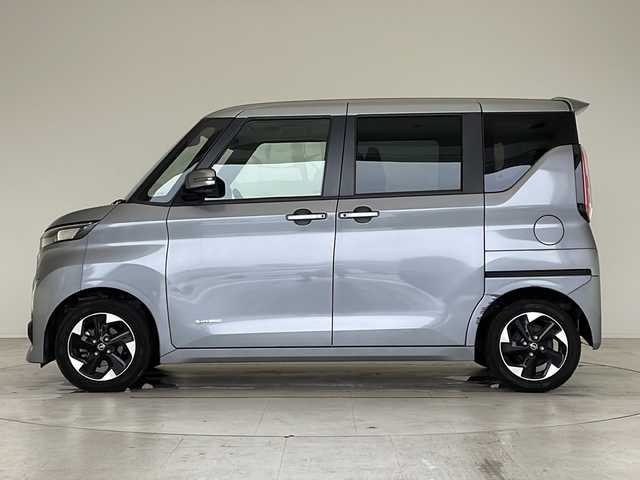 日産 ルークス HWS X プロパイロットED 愛知県 2022(令4)年 2.6万km チタニウムグレーメタリック プロパイロット/衝突軽減システム/純正SDナビ/全方位カメラ/両側パワースライドドア/レーダークルーズコントロール/フルセグ/CD/Bluetooth/バックカメラ/コーナーセンサー/純正アルミホイール/LEDヘッドライト/イージーオープン機能/ETC/ステアリングスイッチ/スマートキー/プッシュスタート