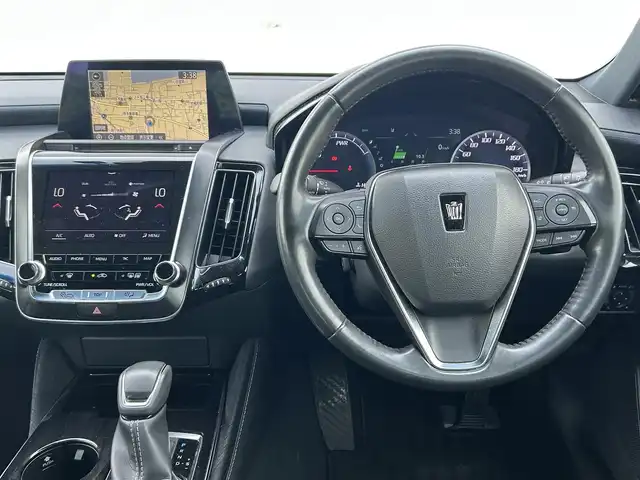 トヨタ クラウン ハイブリッド S Cパッケージ 愛媛県 2020(令2)年 2.3万km ホワイトパールクリスタルシャイン 純正17インチアルミホイール/ステアリングスイッチ/パドルシフト/純正ナビ/バックカメラ/トヨタセーフティ/追従クルコン/前席パワーシート/シートヒーター/ETC/ドラレコ/BSM/HUD/LED/オートライト/フォグランプ/革ステ/パワステ/パワーウィンドウ