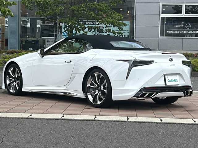レクサス ＬＣ 500 コンバーチブル 福島県 2023(令5)年 0.6万km ホワイトノーヴァガラスフレーク モデリスタエアロ/純正10.3インチナビ/【フルセグTV/Miracast/BT/DVD/CD/SD/AM/FM】/バックカメラ/ビルトインETC2.0/オープンカー/純正ドライブレコーダー/レクサスセーフティーセンス/・レーダークルーズコントロール/・衝突軽減ブレーキ/・クリアランスソナー/・BSM/・パーキングアシスト/横滑り防止装置/トラクションコントロール/前席パワーシート/前席シートヒーター/前席エアシート/ステアリングヒーター/電動パーキング/セミニアン本革シート(ベージュ)/三眼ヘッドライト(AUTO)/保証・取説/スペアキーx1