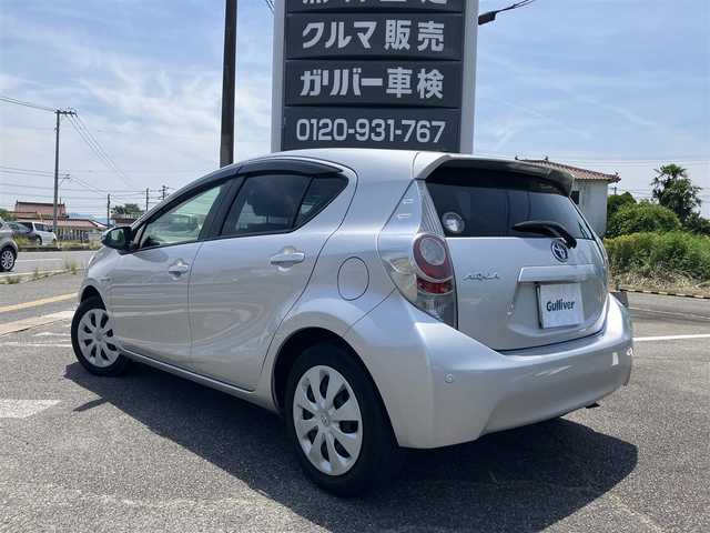 トヨタ アクア S 広島県 2013(平25)年 7.1万km シルバーM 新車ワンオーナー/純正ナビ/バックカメラ/フルセグTV/Bluetooth/オートライト/ETC/スマートキー/新車保証書/取扱説明書/スペアキー