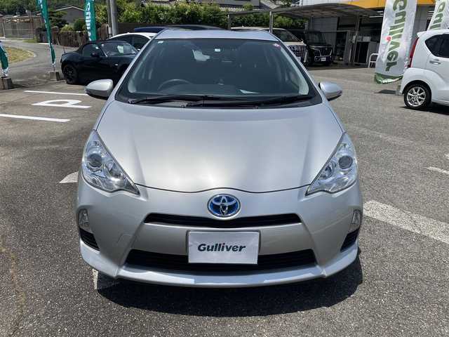 トヨタ アクア S 広島県 2013(平25)年 7.1万km シルバーM 新車ワンオーナー/純正ナビ/バックカメラ/フルセグTV/Bluetooth/オートライト/ETC/スマートキー/新車保証書/取扱説明書/スペアキー