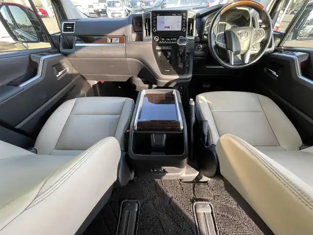トヨタ グランエース G 愛知県 2020(令2)年 7.6万km ブラック 〇4列シート/〇純正8インチディスプレイオーディオ、ナビ/〇フルセグTV/〇Bluetooth/〇フリップダウンモニター/〇バックカメラ/〇パノラミックビューモニター/〇ビルトイン2.0ETC/〇ドライブレコーダー/〇両側パワースライドドア/〇トヨタセーフティセンス/・プリクラッシュセーフティ/・レーンディパーチャーアラート/・レーダークルーズコントロール/・オートマチックハイビーム/・ロードサインアシスト/〇先行車発進告知機能/〇ブラインドスポットモニター/〇リアクロストラフィックオートブレーキ/〇インテリジェントクリアランスソナー/〇LEDヘッドランプ/〇オートライト/〇LEDフロントフォグランプ/〇純正17インチAW/〇デジタルインナーミラー/〇木目調/革巻きコンビステアリングホイール/〇ステアリングスイッチ/〇前後左右独立オートエアコン/〇レザーシート/〇パワーシート/〇快適温熱シート/〇スマートエントリー