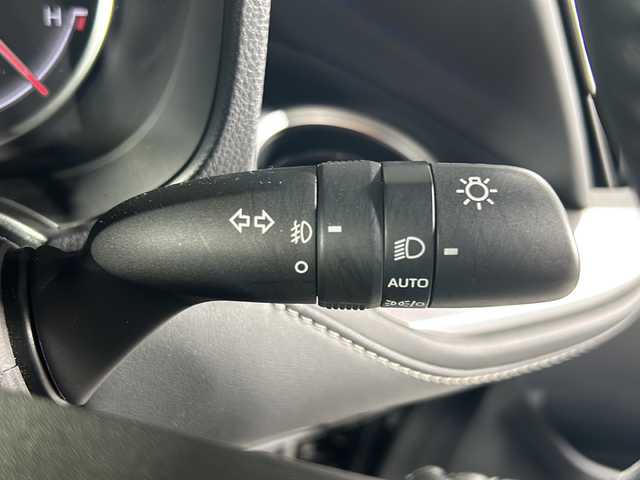 トヨタ ノア S－Z 沖縄県 2022(令4)年 3万km アティチュードブラックマイカ 禁煙車　/県外仕入　/純正10.5インチディスプレイオーディオ　/（ナビ　フルセグ　Ｂｌｕｅｔｏｏｔｈ接続　CD DVD再生）/全方位カメラ　/両側パワースライドドア　/クルーズコントロール　/レーンアシスト/デジタルインナーミラー　/ＢＳＭ/ETC/前後ドライブレコーダー/HUD /ハーフレザーシート/シートヒーター/純正アルミホイール