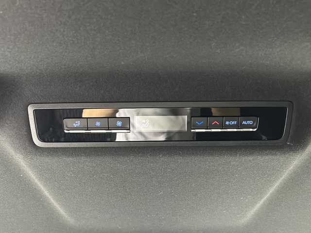 トヨタ ノア S－Z 沖縄県 2022(令4)年 3万km アティチュードブラックマイカ 禁煙車　/県外仕入　/純正10.5インチディスプレイオーディオ　/（ナビ　フルセグ　Ｂｌｕｅｔｏｏｔｈ接続　CD DVD再生）/全方位カメラ　/両側パワースライドドア　/クルーズコントロール　/レーンアシスト/デジタルインナーミラー　/ＢＳＭ/ETC/前後ドライブレコーダー/HUD /ハーフレザーシート/シートヒーター/純正アルミホイール
