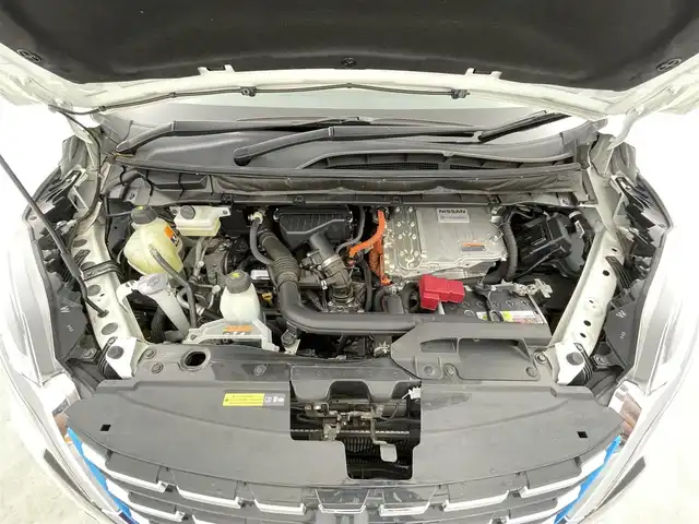 日産 セレナ e－パワー ハイウェイスター V 千葉県 2020(令2)年 2万km ブリリアントホワイトパール 全方位運転支援システム/・インテリジェントエマージェンシーブレーキ/・標識検知機能/・踏み間違い衝突防止アシスト/・車線逸脱防止支援システム/・車線逸脱警報/・後側方衝突防止支援システム/・後側方車両検知警報/・後退時車両検知警報/純正メモリーナビ/・Bluetooth接続/・フルセグTV/・CD/DVD再生/・全方位カメラ/純正フリップダウンモニター/両側パワースライドドア/スマートキー/LEDヘッドライト/ブラインドスポットモニター/前後コーナーセンサー