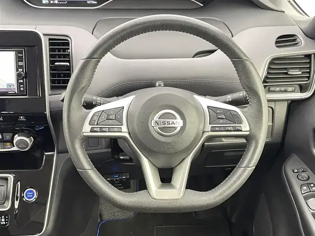日産 セレナ e－パワー ハイウェイスター V 千葉県 2020(令2)年 2万km ブリリアントホワイトパール 全方位運転支援システム/・インテリジェントエマージェンシーブレーキ/・標識検知機能/・踏み間違い衝突防止アシスト/・車線逸脱防止支援システム/・車線逸脱警報/・後側方衝突防止支援システム/・後側方車両検知警報/・後退時車両検知警報/純正メモリーナビ/・Bluetooth接続/・フルセグTV/・CD/DVD再生/・全方位カメラ/純正フリップダウンモニター/両側パワースライドドア/スマートキー/LEDヘッドライト/ブラインドスポットモニター/前後コーナーセンサー