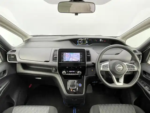 日産 セレナ e－パワー ハイウェイスター V 千葉県 2020(令2)年 2万km ブリリアントホワイトパール 全方位運転支援システム/・インテリジェントエマージェンシーブレーキ/・標識検知機能/・踏み間違い衝突防止アシスト/・車線逸脱防止支援システム/・車線逸脱警報/・後側方衝突防止支援システム/・後側方車両検知警報/・後退時車両検知警報/純正メモリーナビ/・Bluetooth接続/・フルセグTV/・CD/DVD再生/・全方位カメラ/純正フリップダウンモニター/両側パワースライドドア/スマートキー/LEDヘッドライト/ブラインドスポットモニター/前後コーナーセンサー