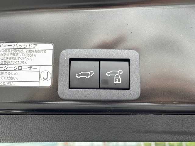 トヨタ ヤリスクロス ハイブリッド Z アドベンチャー 山口県 2023(令5)年 1.6万km ブラックマイカ 純正ディスプレイオーディオ/・ナビキット/・Bluetooth/・AM/FM/・USB/バックカメラ/Toyota Safety Sense/・レーントレーシングアシスト［LTA］/・レーンディパーチャーアラート［LDA］/・レーダークルーズコントロール（全車速追従機能付）/・オートマチックハイビーム［AHB］/・ロードサインアシスト［RSA］/・ドライバー異常時対応システム/・プロアクティブドライビングアシスト［PDA］/・発進遅れ告知機能［TMN］/・ブラインドスポットモニター［BSM］/・安心降車アシスト［SEA］/・車両接近通報装置/パノラミックビューモニター/プッシュスタート/ETC/保証書/取扱説明書/スペアキー/パワーシート/ハーフレザー/シートヒーター/ステアリングヒーター/ハンズフリーバックドア/前後コーナーセンサー
