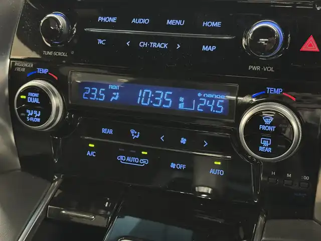 トヨタ アルファードハイブリット S タイプゴールド 三重県 2020(令2)年 6.4万km ホワイトパールクリスタルシャイン ハイブリッド/E-Four（4WD）/MTモード付 インパネCVT/純正 9インチディスプレイオーディオ（ナビ搭載）/（AM/FM/CD*/DVD*/USB/iPod/Bluetooth/TV*/Miracast/AppleCarPlay/AndroidAuto）*…OP/12.1インチ 後席モニター V12T-R68C/バックガイドモニター/両側パワースライドドア/ドライブレコーダー 前後/ビルトインETC2.0/Toyota Safety Sense/●プリクラッシュセーフティ/●レーントレーシングアシスト/●レーダークルコン/●ロードサインアシスト/●アダプティブハイビームシステム/・先行車発進告知機能/・クリアランスソナー/・パーキングサポートブレーキ（前後静止物）/・など/装備/後付けシートヒーター（D/N）/3眼LEDヘッドランプ（専用加飾）/・ハーフレザーシート/・左右＆後席独立オートエアコン/・パワーバックドア/・オットマンシート（2nd）/・AC100Vコンセント（1500W）/・ステアリングスイッチ/・電子パーキングブレーキ＆ブレーキホールド/・オートライト/・フロントフォグランプ/・純正17inAW/・取/ナビ取/・プッシュスタート/・スマートキーx2/など