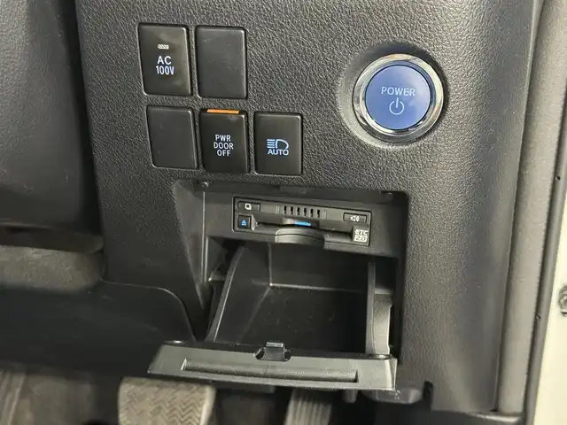 トヨタ アルファードハイブリット S タイプゴールド 三重県 2020(令2)年 6.4万km ホワイトパールクリスタルシャイン ハイブリッド/E-Four（4WD）/MTモード付 インパネCVT/純正 9インチディスプレイオーディオ（ナビ搭載）/（AM/FM/CD*/DVD*/USB/iPod/Bluetooth/TV*/Miracast/AppleCarPlay/AndroidAuto）*…OP/12.1インチ 後席モニター V12T-R68C/バックガイドモニター/両側パワースライドドア/ドライブレコーダー 前後/ビルトインETC2.0/Toyota Safety Sense/●プリクラッシュセーフティ/●レーントレーシングアシスト/●レーダークルコン/●ロードサインアシスト/●アダプティブハイビームシステム/・先行車発進告知機能/・クリアランスソナー/・パーキングサポートブレーキ（前後静止物）/・など/装備/後付けシートヒーター（D/N）/3眼LEDヘッドランプ（専用加飾）/・ハーフレザーシート/・左右＆後席独立オートエアコン/・パワーバックドア/・オットマンシート（2nd）/・AC100Vコンセント（1500W）/・ステアリングスイッチ/・電子パーキングブレーキ＆ブレーキホールド/・オートライト/・フロントフォグランプ/・純正17inAW/・取/ナビ取/・プッシュスタート/・スマートキーx2/など
