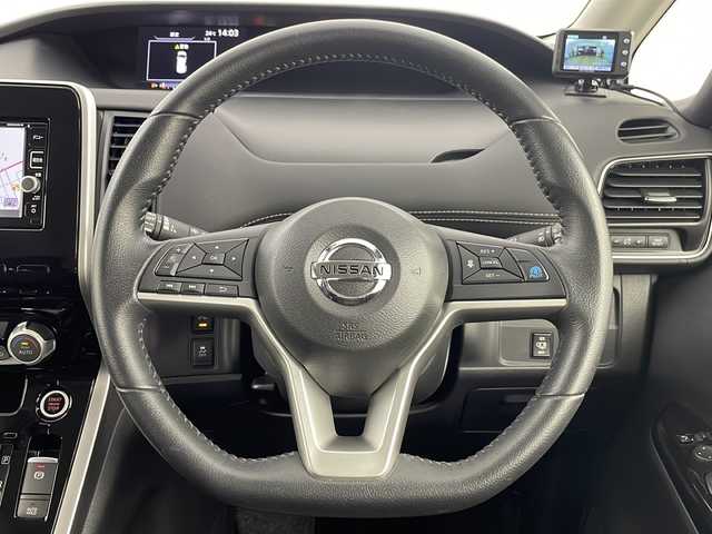 日産 セレナ ハイウェイスター G プロパイロットED 埼玉県 2016(平28)年 4.5万km ブリリアントホワイトパール 後席モニター　/純正ナビ　/前後ドライブレコーダー　/ＥＴＣ　/両側パワースライドドア　/プロパイロット　/衝突軽減システム　/ブレードホールド　/純正１６インチアルミホイール　/前後コーナーセンサー　/オートライト/アイドリングストップ/ドアバイザー/純正フロアマット
