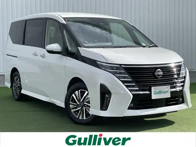日産 セレナ e－パワー ハイウェイスター V 香川県 2025(令7)年 0.1千km プリズムホワイト 登録済未使用車/純正後席モニター/→【OP価格:125400円】/純正12.3型ナビ/→統合型インターフェイスディスプレイ/→アドバンスドドライブアシストディスプレイ/→フルセグTV/Bluetooth/USB/HDMI/6スピーカー/アラウンドビューモニター/純正インテリジェントルームミラー/純正前後ドライブレコーダー/純正ビルトインETC2.0/ワイヤレス充電器/プロパイロット（ナビリンク機能付）/プロパイロット緊急停止支援システム（SOSコール機能付）/アダプティブLEDヘッドライトシステム/オートレベライザー/OP価格:488400円/インテリジェントエマージェンシーブレーキ/前後コーナーセンサー/車線逸脱警報/車線逸脱防止支援システム/ブラインドスポットモニター/両側電動スライドドア/革巻きステリング/ステアリングスイッチ/電動パーキングブレーキ/オートブレーキホールド/後席パーソナルテーブル/後席ロールサンシェード/ウィンカー付電動格納ミラー/スペアキー/取扱説明書/新車保証書