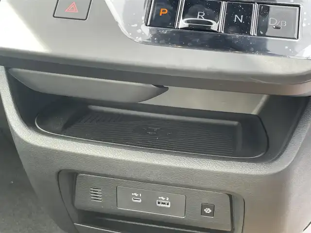 日産 セレナ e－パワー ハイウェイスター V 香川県 2025(令7)年 0.1千km プリズムホワイト 登録済未使用車/純正後席モニター/→【OP価格:125400円】/純正12.3型ナビ/→統合型インターフェイスディスプレイ/→アドバンスドドライブアシストディスプレイ/→フルセグTV/Bluetooth/USB/HDMI/6スピーカー/アラウンドビューモニター/純正インテリジェントルームミラー/純正前後ドライブレコーダー/純正ビルトインETC2.0/ワイヤレス充電器/プロパイロット（ナビリンク機能付）/プロパイロット緊急停止支援システム（SOSコール機能付）/アダプティブLEDヘッドライトシステム/オートレベライザー/OP価格:488400円/インテリジェントエマージェンシーブレーキ/前後コーナーセンサー/車線逸脱警報/車線逸脱防止支援システム/ブラインドスポットモニター/両側電動スライドドア/革巻きステリング/ステアリングスイッチ/電動パーキングブレーキ/オートブレーキホールド/後席パーソナルテーブル/後席ロールサンシェード/ウィンカー付電動格納ミラー/スペアキー/取扱説明書/新車保証書