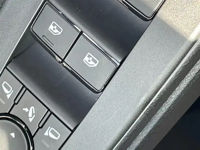 日産 セレナ e－パワー ハイウェイスター V 香川県 2025(令7)年 0.1千km プリズムホワイト 登録済未使用車/純正後席モニター/→【OP価格:125400円】/純正12.3型ナビ/→統合型インターフェイスディスプレイ/→アドバンスドドライブアシストディスプレイ/→フルセグTV/Bluetooth/USB/HDMI/6スピーカー/アラウンドビューモニター/純正インテリジェントルームミラー/純正前後ドライブレコーダー/純正ビルトインETC2.0/ワイヤレス充電器/プロパイロット（ナビリンク機能付）/プロパイロット緊急停止支援システム（SOSコール機能付）/アダプティブLEDヘッドライトシステム/オートレベライザー/OP価格:488400円/インテリジェントエマージェンシーブレーキ/前後コーナーセンサー/車線逸脱警報/車線逸脱防止支援システム/ブラインドスポットモニター/両側電動スライドドア/革巻きステリング/ステアリングスイッチ/電動パーキングブレーキ/オートブレーキホールド/後席パーソナルテーブル/後席ロールサンシェード/ウィンカー付電動格納ミラー/スペアキー/取扱説明書/新車保証書