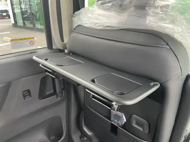 日産 セレナ e－パワー ハイウェイスター V 香川県 2025(令7)年 0.1千km プリズムホワイト 登録済未使用車/純正後席モニター/→【OP価格:125400円】/純正12.3型ナビ/→統合型インターフェイスディスプレイ/→アドバンスドドライブアシストディスプレイ/→フルセグTV/Bluetooth/USB/HDMI/6スピーカー/アラウンドビューモニター/純正インテリジェントルームミラー/純正前後ドライブレコーダー/純正ビルトインETC2.0/ワイヤレス充電器/プロパイロット（ナビリンク機能付）/プロパイロット緊急停止支援システム（SOSコール機能付）/アダプティブLEDヘッドライトシステム/オートレベライザー/OP価格:488400円/インテリジェントエマージェンシーブレーキ/前後コーナーセンサー/車線逸脱警報/車線逸脱防止支援システム/ブラインドスポットモニター/両側電動スライドドア/革巻きステリング/ステアリングスイッチ/電動パーキングブレーキ/オートブレーキホールド/後席パーソナルテーブル/後席ロールサンシェード/ウィンカー付電動格納ミラー/スペアキー/取扱説明書/新車保証書