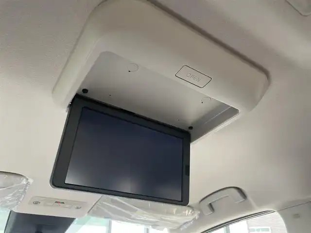 日産 セレナ e－パワー ハイウェイスター V 香川県 2025(令7)年 0.1千km プリズムホワイト 登録済未使用車/純正後席モニター/→【OP価格:125400円】/純正12.3型ナビ/→統合型インターフェイスディスプレイ/→アドバンスドドライブアシストディスプレイ/→フルセグTV/Bluetooth/USB/HDMI/6スピーカー/アラウンドビューモニター/純正インテリジェントルームミラー/純正前後ドライブレコーダー/純正ビルトインETC2.0/ワイヤレス充電器/プロパイロット（ナビリンク機能付）/プロパイロット緊急停止支援システム（SOSコール機能付）/アダプティブLEDヘッドライトシステム/オートレベライザー/OP価格:488400円/インテリジェントエマージェンシーブレーキ/前後コーナーセンサー/車線逸脱警報/車線逸脱防止支援システム/ブラインドスポットモニター/両側電動スライドドア/革巻きステリング/ステアリングスイッチ/電動パーキングブレーキ/オートブレーキホールド/後席パーソナルテーブル/後席ロールサンシェード/ウィンカー付電動格納ミラー/スペアキー/取扱説明書/新車保証書