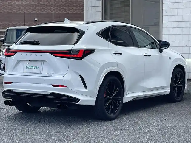 レクサス ＮＸ 350h Fスポーツ 福岡県 2023(令5)年 3.2万km ホワイトノーヴァガラスフレーク ワンオーナー/4WD/TRDエアロ(フロント/サイド/リヤ/ミラーカバー)/ツインムーンルーフ/純正14インチディスプレイオーディオ/　(AM/FM/Bluetooth/Miracast/フルセグTV/ナビ)/パノラミックビューモニター/バック、サイド、フロントカメラ/アドバンスドパーク/デジタルインナーミラー/セーフティシステムプラス/・プリクラッシュセーフティ/・レーンディパーチャーアラート/・レーントチェンジアシスト/・プロアクティブドライビングアシスト/・レーダークルーズコントロール/・ロードサインアシスト/・オートマチックハイビーム/・ブラインドスポットモニター/・フロント/リヤクロストラフィックアラート/・リヤカメラディテクション/・パーキングサポートブレーキ/・安心降車アシスト/純正20インチAW/パワーバックドア/ルーフレール/ビルトインETC2.0/ヘッドアップディスプレイ/パドルシフト/ステアリングヒーター/黒色レザーシート/パワーシート(D/N)/シートベンチレーション(D/N)/シートヒーター(全席)/純正フロアマット/置くだけ充電/スペアキー×1/カードキー×1/保証書、取説