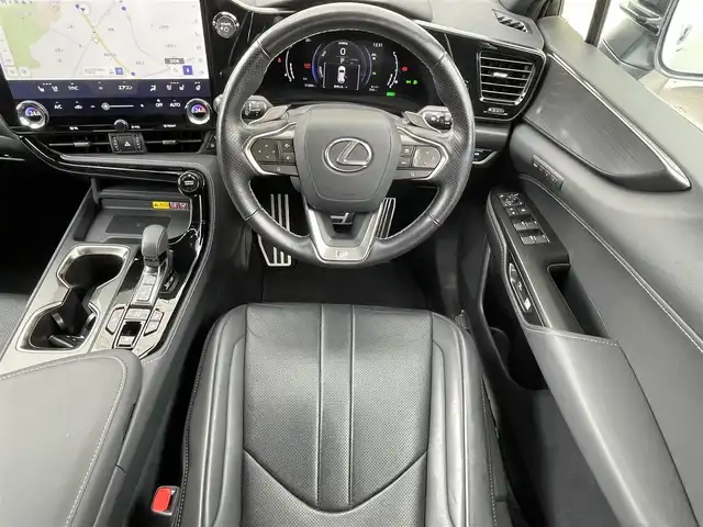 レクサス ＮＸ 350h Fスポーツ 福岡県 2023(令5)年 3.2万km ホワイトノーヴァガラスフレーク ワンオーナー/4WD/TRDエアロ(フロント/サイド/リヤ/ミラーカバー)/ツインムーンルーフ/純正14インチディスプレイオーディオ/　(AM/FM/Bluetooth/Miracast/フルセグTV/ナビ)/パノラミックビューモニター/バック、サイド、フロントカメラ/アドバンスドパーク/デジタルインナーミラー/セーフティシステムプラス/・プリクラッシュセーフティ/・レーンディパーチャーアラート/・レーントチェンジアシスト/・プロアクティブドライビングアシスト/・レーダークルーズコントロール/・ロードサインアシスト/・オートマチックハイビーム/・ブラインドスポットモニター/・フロント/リヤクロストラフィックアラート/・リヤカメラディテクション/・パーキングサポートブレーキ/・安心降車アシスト/純正20インチAW/パワーバックドア/ルーフレール/ビルトインETC2.0/ヘッドアップディスプレイ/パドルシフト/ステアリングヒーター/黒色レザーシート/パワーシート(D/N)/シートベンチレーション(D/N)/シートヒーター(全席)/純正フロアマット/置くだけ充電/スペアキー×1/カードキー×1/保証書、取説