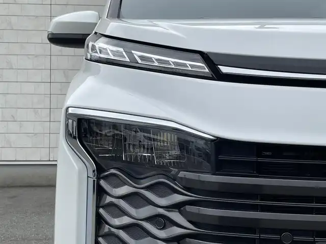 トヨタ ヴォクシー ハイブリッド S－Z 福岡県 2024(令6)年 1.8万km ホワイトパールクリスタルシャイン 純正10型メモリーナビ（フルセグTV/CD/DVD/BT/HDMI)バックカメラ衝突軽減ブレーキ14型有機LEDフリップダウンモニターコーナーセンサー両側パワスラレーダークルコン純正ドラレコビルトインETCシートヒーター純正フロアマット/LED/アルミホイールプッシュスタートスマートキー禁煙車