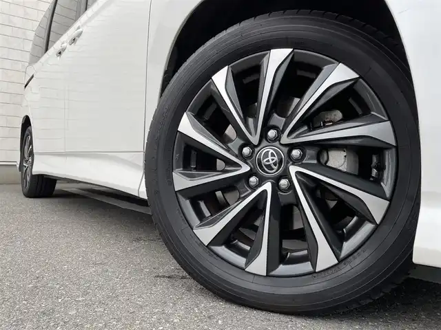 トヨタ ヴォクシー ハイブリッド S－Z 福岡県 2024(令6)年 1.8万km ホワイトパールクリスタルシャイン 純正10型メモリーナビ（フルセグTV/CD/DVD/BT/HDMI)バックカメラ衝突軽減ブレーキ14型有機LEDフリップダウンモニターコーナーセンサー両側パワスラレーダークルコン純正ドラレコビルトインETCシートヒーター純正フロアマット/LED/アルミホイールプッシュスタートスマートキー禁煙車