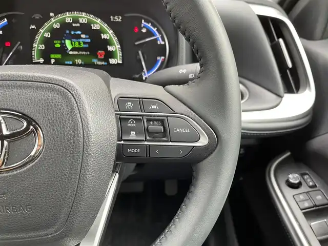 トヨタ ヴォクシー ハイブリッド S－Z 福岡県 2024(令6)年 1.8万km ホワイトパールクリスタルシャイン 純正10型メモリーナビ（フルセグTV/CD/DVD/BT/HDMI)バックカメラ衝突軽減ブレーキ14型有機LEDフリップダウンモニターコーナーセンサー両側パワスラレーダークルコン純正ドラレコビルトインETCシートヒーター純正フロアマット/LED/アルミホイールプッシュスタートスマートキー禁煙車