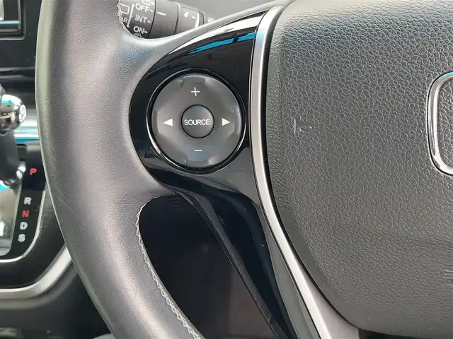 ホンダ オデッセイ ハイブリッド アブソルート ホンダセンシング 東京都 2016(平28)年 3.2万km ホワイトオーキッドパール Honda SENSING/・衝突軽減ブレーキ/・誤発進抑制機能/・歩行者事故低減ステアリング/・路外逸脱抑制機能/・アダプティブクルーズコントロール/・車線維持支援システム/・先行車発進お知らせ機能/・コーナーセンサー/プッシュスタート/純正ナビ/フルセグTV/バックカメラ/ETC/ドライブレコーダー/両側パワースライドドア/ハーフレザーシート/運転席パワーシート/オットマン/後席ロールサンシェード/LEDヘッドライト/ドアバイザー/17インチ純正アルミホイール/スマートキー