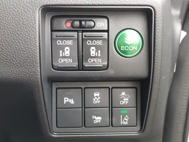 ホンダ オデッセイ ハイブリッド アブソルート ホンダセンシング 東京都 2016(平28)年 3.2万km ホワイトオーキッドパール Honda SENSING/・衝突軽減ブレーキ/・誤発進抑制機能/・歩行者事故低減ステアリング/・路外逸脱抑制機能/・アダプティブクルーズコントロール/・車線維持支援システム/・先行車発進お知らせ機能/・コーナーセンサー/プッシュスタート/純正ナビ/フルセグTV/バックカメラ/ETC/ドライブレコーダー/両側パワースライドドア/ハーフレザーシート/運転席パワーシート/オットマン/後席ロールサンシェード/LEDヘッドライト/ドアバイザー/17インチ純正アルミホイール/スマートキー