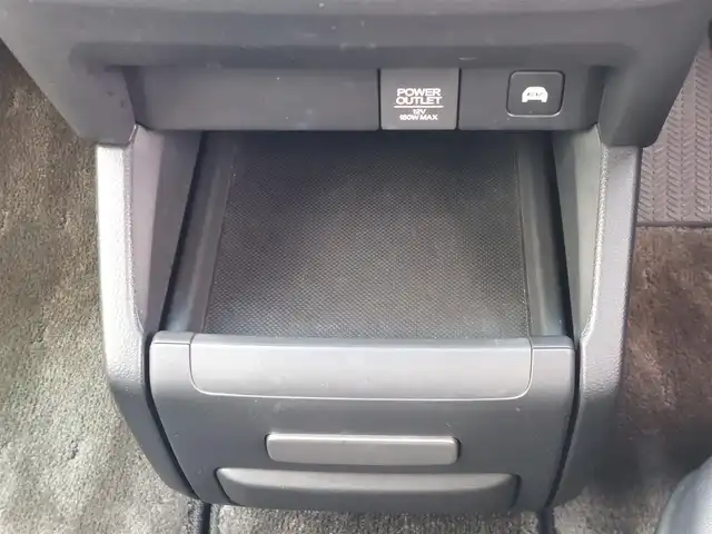 ホンダ オデッセイ ハイブリッド アブソルート ホンダセンシング 東京都 2016(平28)年 3.2万km ホワイトオーキッドパール Honda SENSING/・衝突軽減ブレーキ/・誤発進抑制機能/・歩行者事故低減ステアリング/・路外逸脱抑制機能/・アダプティブクルーズコントロール/・車線維持支援システム/・先行車発進お知らせ機能/・コーナーセンサー/プッシュスタート/純正ナビ/フルセグTV/バックカメラ/ETC/ドライブレコーダー/両側パワースライドドア/ハーフレザーシート/運転席パワーシート/オットマン/後席ロールサンシェード/LEDヘッドライト/ドアバイザー/17インチ純正アルミホイール/スマートキー