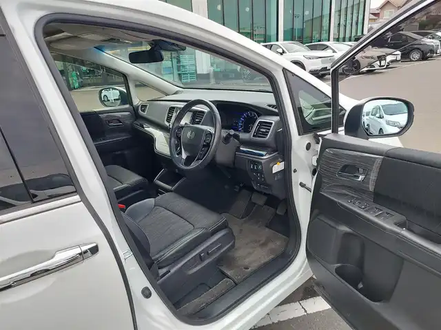 ホンダ オデッセイ ハイブリッド アブソルート ホンダセンシング 東京都 2016(平28)年 3.2万km ホワイトオーキッドパール Honda SENSING/・衝突軽減ブレーキ/・誤発進抑制機能/・歩行者事故低減ステアリング/・路外逸脱抑制機能/・アダプティブクルーズコントロール/・車線維持支援システム/・先行車発進お知らせ機能/・コーナーセンサー/プッシュスタート/純正ナビ/フルセグTV/バックカメラ/ETC/ドライブレコーダー/両側パワースライドドア/ハーフレザーシート/運転席パワーシート/オットマン/後席ロールサンシェード/LEDヘッドライト/ドアバイザー/17インチ純正アルミホイール/スマートキー