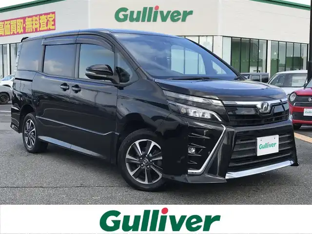 トヨタ ヴォクシー ZS 鳥取県 2017(平29)年 9.9万km ブラック ワンオーナー/4・W・D/純正ナビ/フルセグ/DVD/CD/BT/バックカメラ/ビルトインETC/トヨタセーフティセンス/クルーズコントロール/レーンキープアシスト/両側パワースライドドア/LEDヘッドライト/フォグライト/純正16インチアルミホイール/プッシュエンジンスタート/アイドリングストップ/フロアマット/ドアバイザー/保証書・取扱説明書/スペアキー