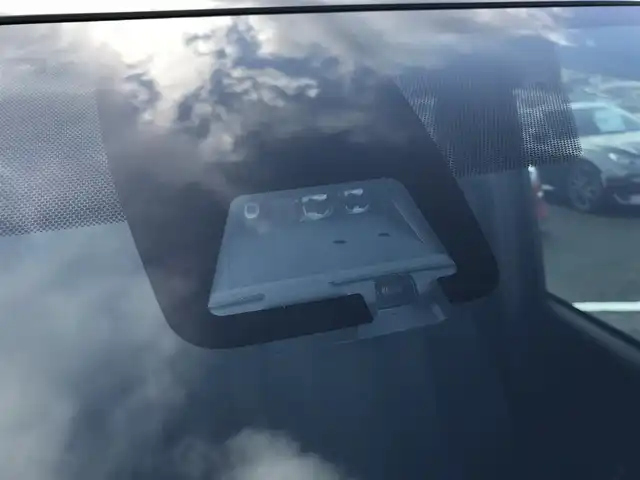 トヨタ ヴォクシー ZS 鳥取県 2017(平29)年 9.9万km ブラック ワンオーナー/4・W・D/純正ナビ/フルセグ/DVD/CD/BT/バックカメラ/ビルトインETC/トヨタセーフティセンス/クルーズコントロール/レーンキープアシスト/両側パワースライドドア/LEDヘッドライト/フォグライト/純正16インチアルミホイール/プッシュエンジンスタート/アイドリングストップ/フロアマット/ドアバイザー/保証書・取扱説明書/スペアキー