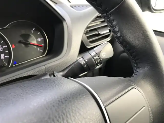 トヨタ ヴォクシー ZS 鳥取県 2017(平29)年 9.9万km ブラック ワンオーナー/4・W・D/純正ナビ/フルセグ/DVD/CD/BT/バックカメラ/ビルトインETC/トヨタセーフティセンス/クルーズコントロール/レーンキープアシスト/両側パワースライドドア/LEDヘッドライト/フォグライト/純正16インチアルミホイール/プッシュエンジンスタート/アイドリングストップ/フロアマット/ドアバイザー/保証書・取扱説明書/スペアキー