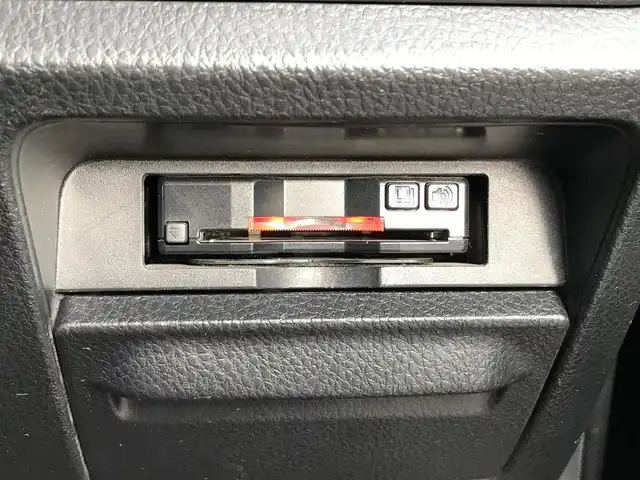 トヨタ ヴォクシー ZS 鳥取県 2017(平29)年 9.9万km ブラック ワンオーナー/4・W・D/純正ナビ/フルセグ/DVD/CD/BT/バックカメラ/ビルトインETC/トヨタセーフティセンス/クルーズコントロール/レーンキープアシスト/両側パワースライドドア/LEDヘッドライト/フォグライト/純正16インチアルミホイール/プッシュエンジンスタート/アイドリングストップ/フロアマット/ドアバイザー/保証書・取扱説明書/スペアキー