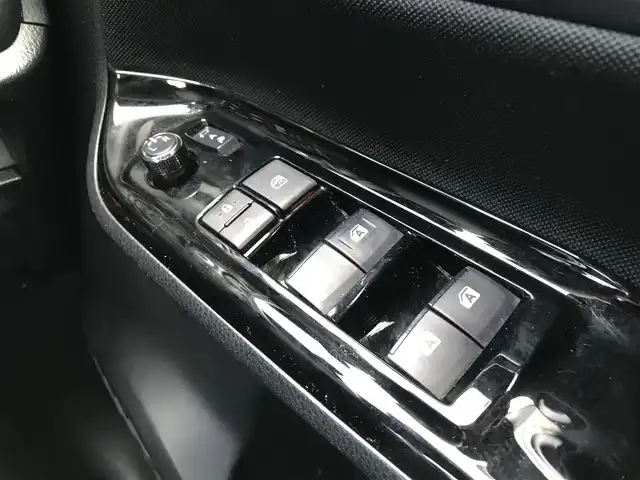 トヨタ ヴォクシー ZS 鳥取県 2017(平29)年 9.9万km ブラック ワンオーナー/4・W・D/純正ナビ/フルセグ/DVD/CD/BT/バックカメラ/ビルトインETC/トヨタセーフティセンス/クルーズコントロール/レーンキープアシスト/両側パワースライドドア/LEDヘッドライト/フォグライト/純正16インチアルミホイール/プッシュエンジンスタート/アイドリングストップ/フロアマット/ドアバイザー/保証書・取扱説明書/スペアキー