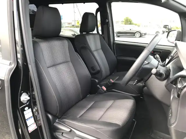 トヨタ ヴォクシー ZS 鳥取県 2017(平29)年 9.9万km ブラック ワンオーナー/4・W・D/純正ナビ/フルセグ/DVD/CD/BT/バックカメラ/ビルトインETC/トヨタセーフティセンス/クルーズコントロール/レーンキープアシスト/両側パワースライドドア/LEDヘッドライト/フォグライト/純正16インチアルミホイール/プッシュエンジンスタート/アイドリングストップ/フロアマット/ドアバイザー/保証書・取扱説明書/スペアキー