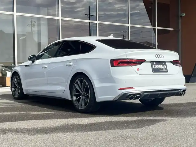 アウディ Ｓ５ スポーツバック 岐阜県 2018(平30)年 2.9万km グレイシアホワイトメタリック マトリクスＬＥＤヘッドライト/アダプティブクルーズコントロール/アクティブレーンアシスト/サイドアシスト/プレセンスシティ/プレセンスリア/アンビエントライティング/MMIナビゲーション/TVチューナー/スマートフォンインターフェイス/Bluetooth/全方位カメラ/前席パワーシート/運転席メモリー付/シートヒーター/ブラックグリル